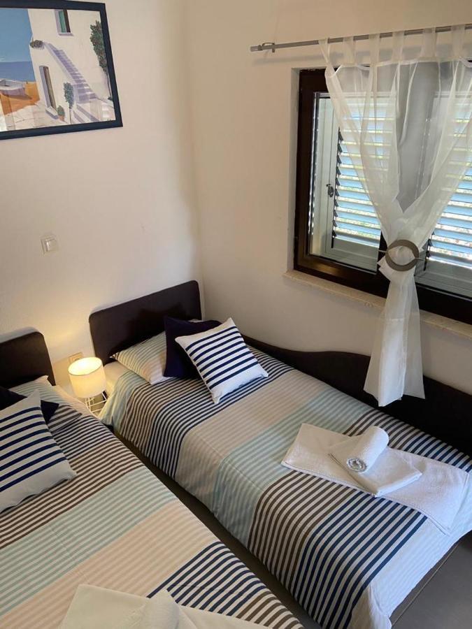 Holiday Home Rustika 小德尔韦尼克岛 外观 照片
