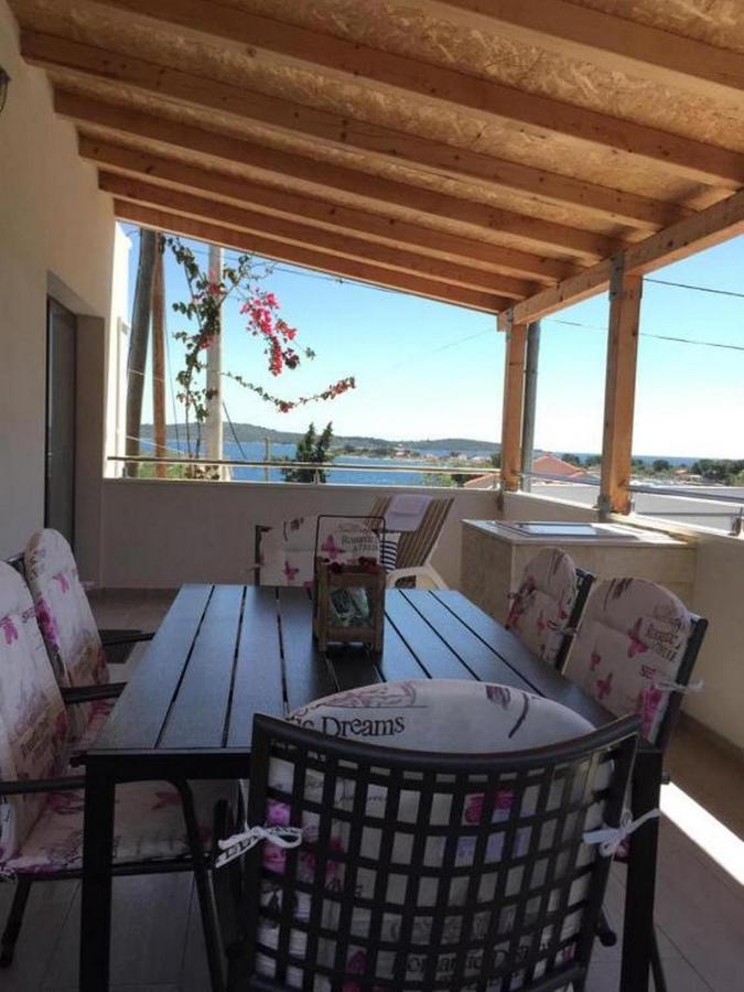 Holiday Home Rustika 小德尔韦尼克岛 外观 照片